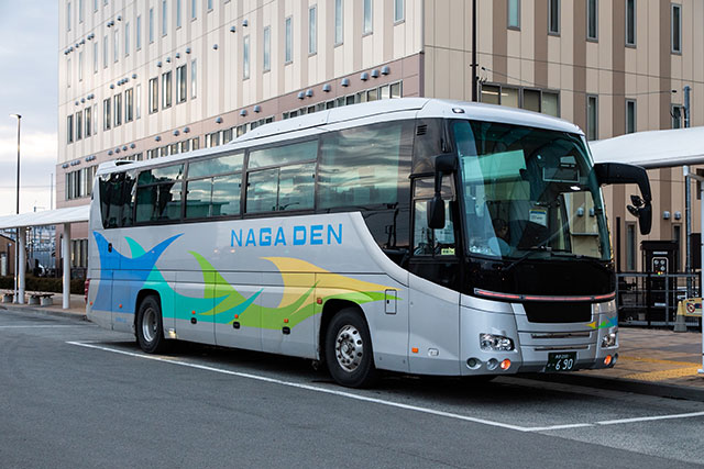 The Nagaden Snow Monkey bus will take you directly to the park