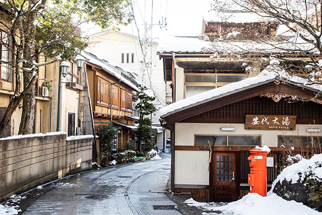 The streets are also littered with public bathhouses