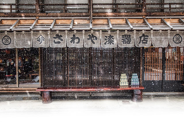 A wholesaler in Narai that has managed to maintain an atmosphere of Edo period Japan while continuing to do business in the 21st century