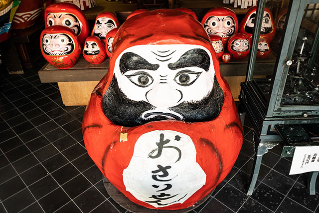 You are welcomed by a rather strong and distinguished looking Daruma at the entrance of the main hall