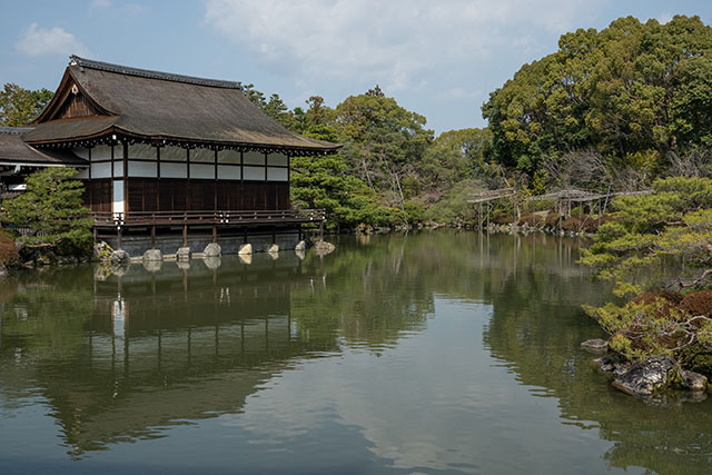 The gardens at Hein Jingu have an assortment of traditional Japanese style buildings and ponds