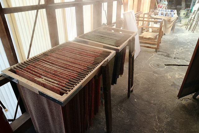 蒸したての生地たち。まだ模様は見えません