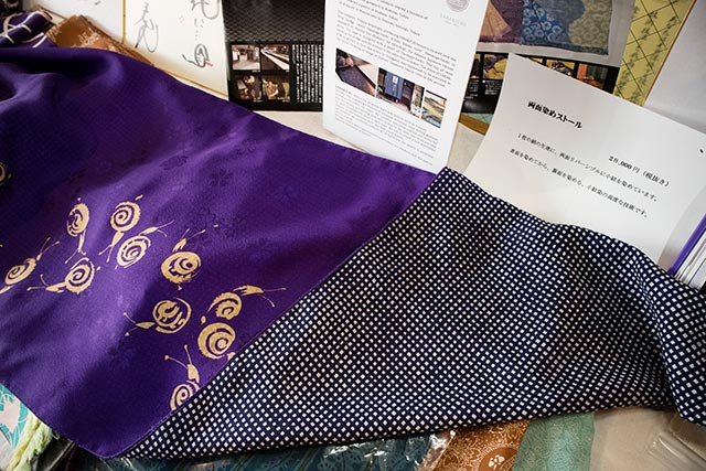 洋服にも着物にも合わせやすいモダンなデザインが沢山あります