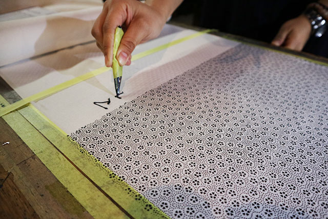 名前を入れる手も震えます