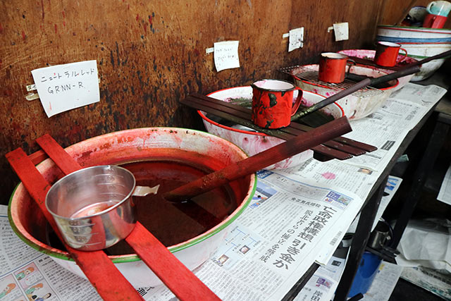 伝統的な手仕事の中に、化学的な一面も