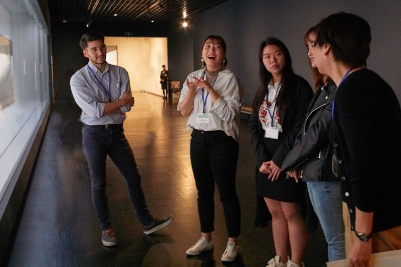 “Let’s Talk Art!”: A Conversational Gallery Program Held in English at The National Museum of Modern Art , Tokyo