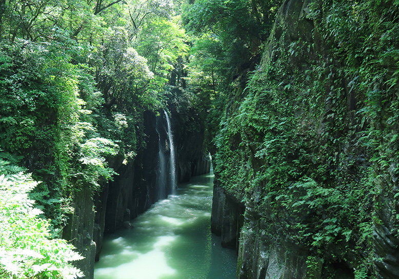 Experience the mythical world of Takachiho Gorge and night kaguraの画像