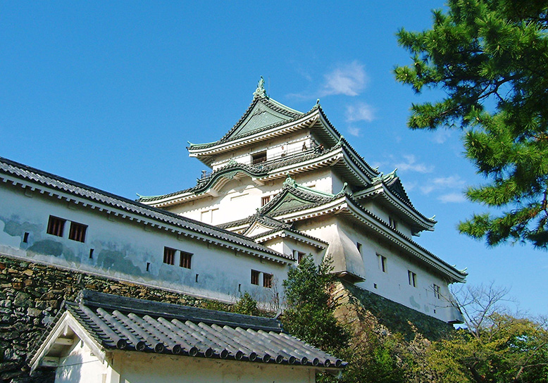 Modern art and history around Wakayama Castle