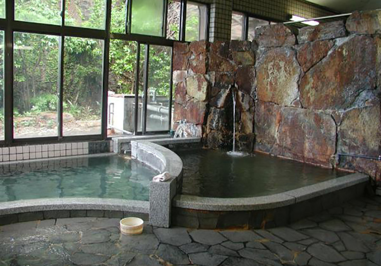 Explore the hot springs of Shirahama, Wakayama
